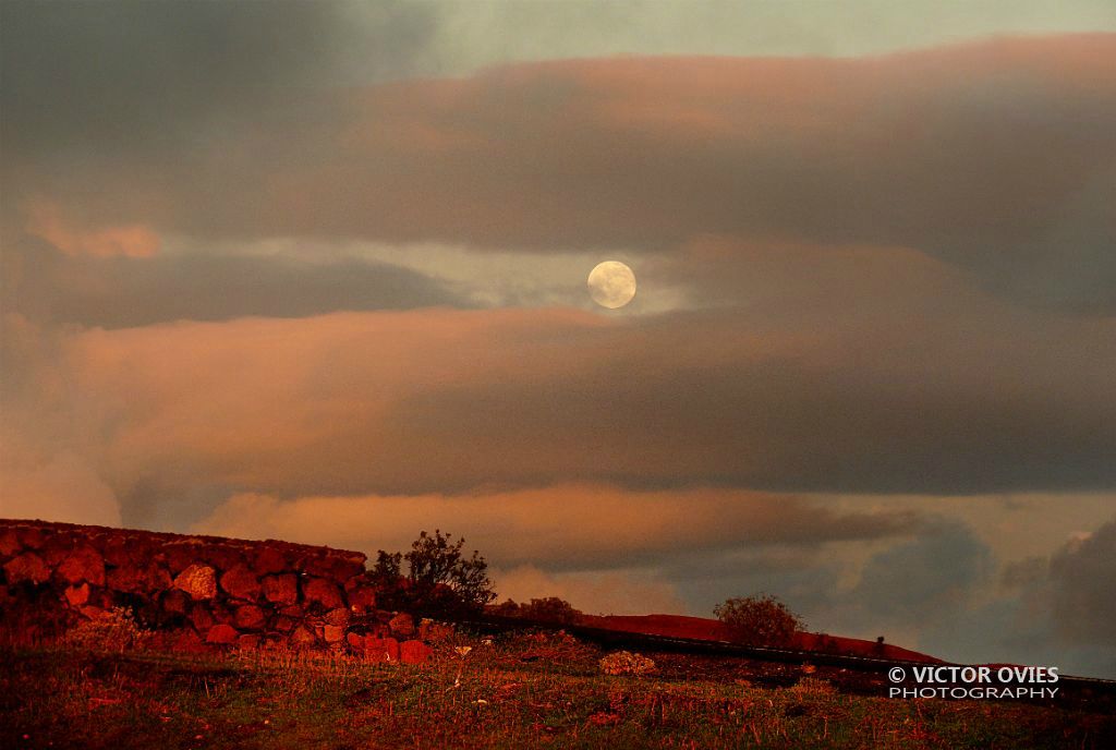 Luna llena sobre el Mirador de El Río